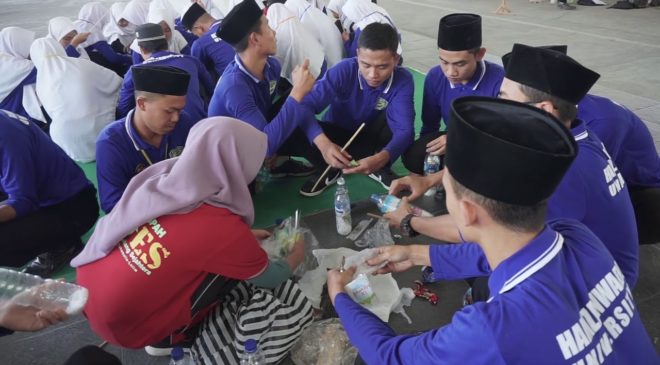 Mahasiswa Baru Universitas Hamzanwadi Diedukasi Program Zero Waste