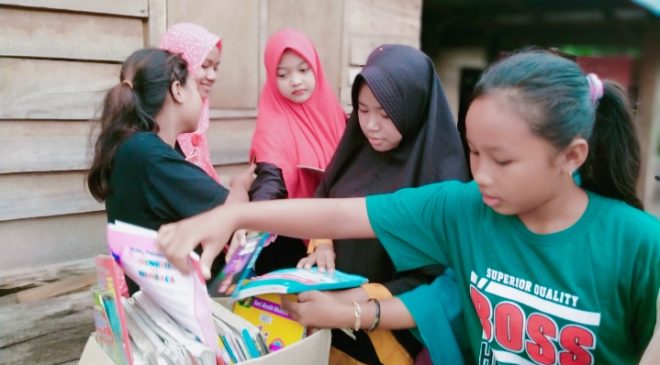 Kecanduan Media Sosial, Kembalikan Anak Membaca Buku di Taman Bacaan