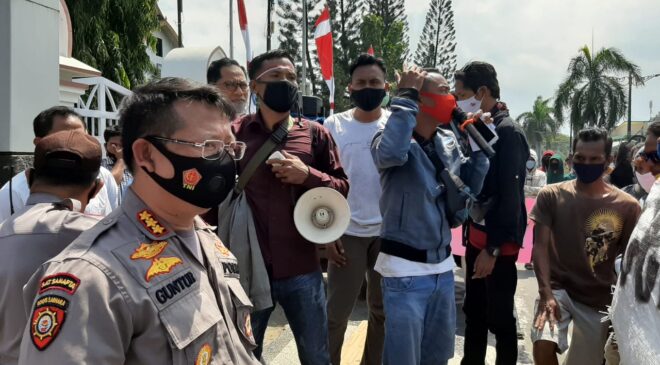 Polresta Mataram Kawal Aksi Demo Ratusan Warga di Depan DPRD Provinsi NTB