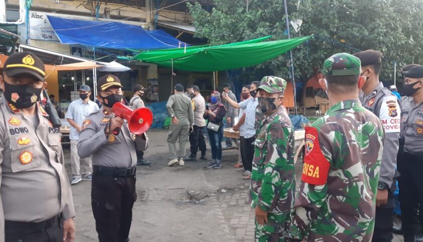 Polresta Mataram Kawal Pelaksanaan Swab Massal di Pasar Tradisional Kebon Roek