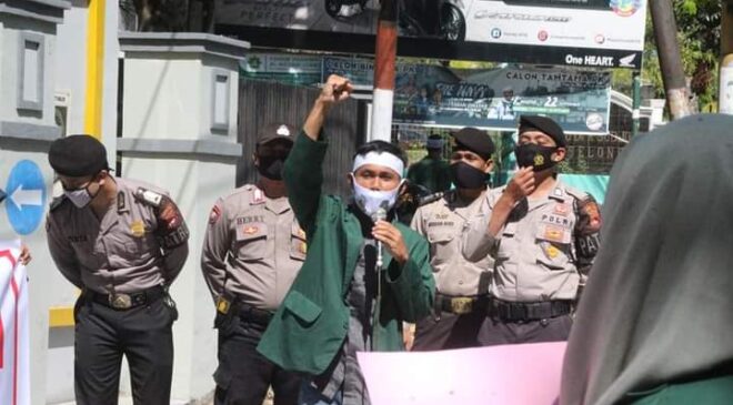 Kabinet Gotong Royong Dukung Penegakan Perda NTB dan Bagikan Ribuan Masker