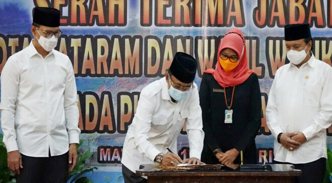 Serah Terima Jabatan Wali Kota Mataram Periode 2016-2021 ke PLH Wali Kota Mataram