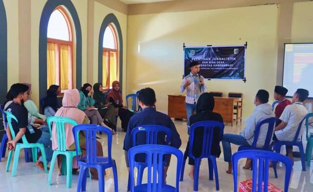 Wapresma Universitas Hamzanwadi Hadiri Pelatihan Jurnalistik di Desa Pengadangan