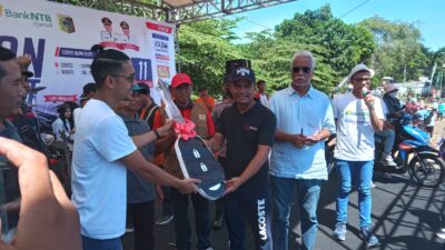 Selamat! Ini Orang Peraih Hadiah Mobil Pada Jalan Sehat Radar Lombok